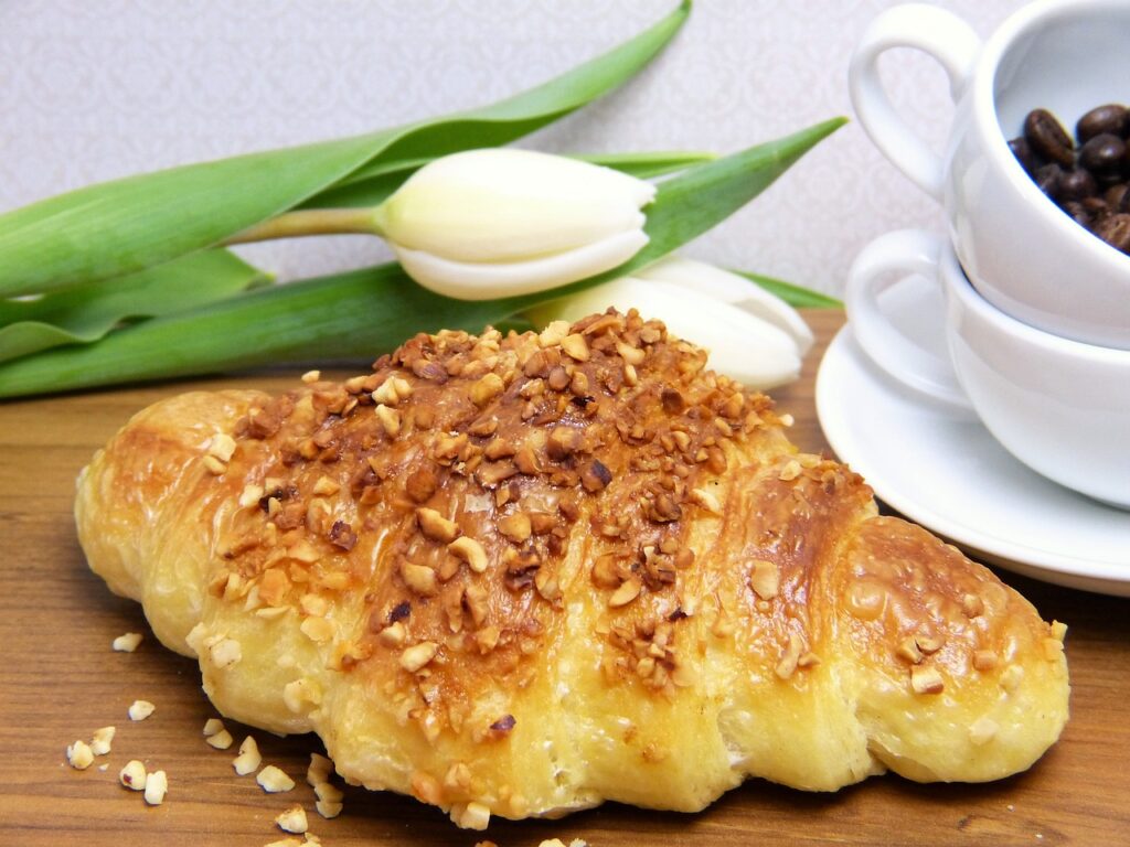 croissant, to bake, breakfast-2039386.jpg